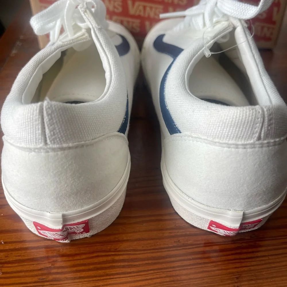 Vans MV1-W-Blue Old Skool White with blue classic shoe - Picture 4 of 7